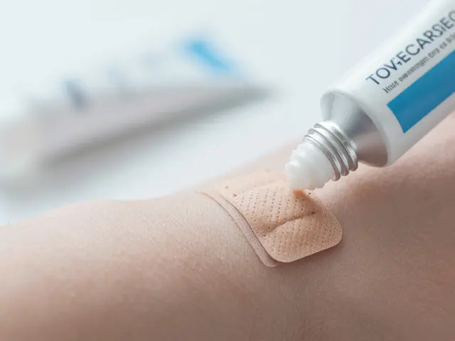 Jak urychlit hojení ran: Osvědčené metody a dermokosmetika pro rychlé zotavení